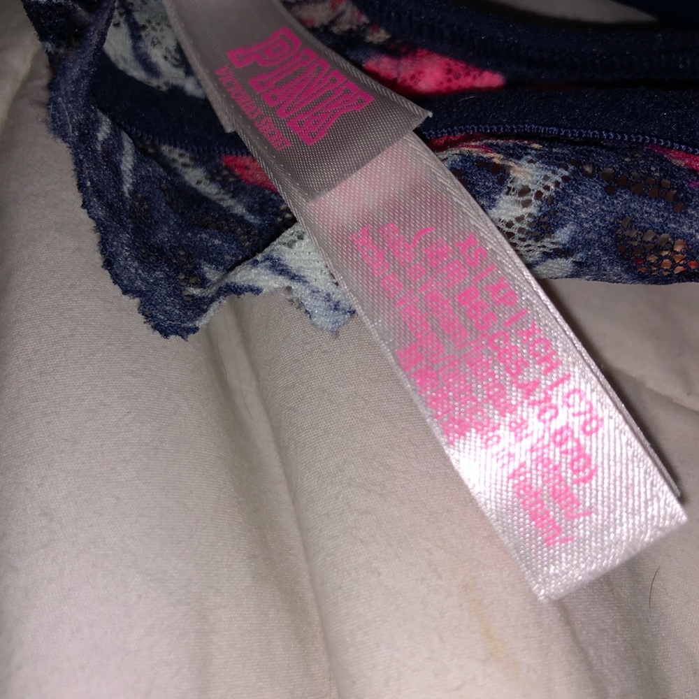 Pink vs bra - Picture 3 of 4